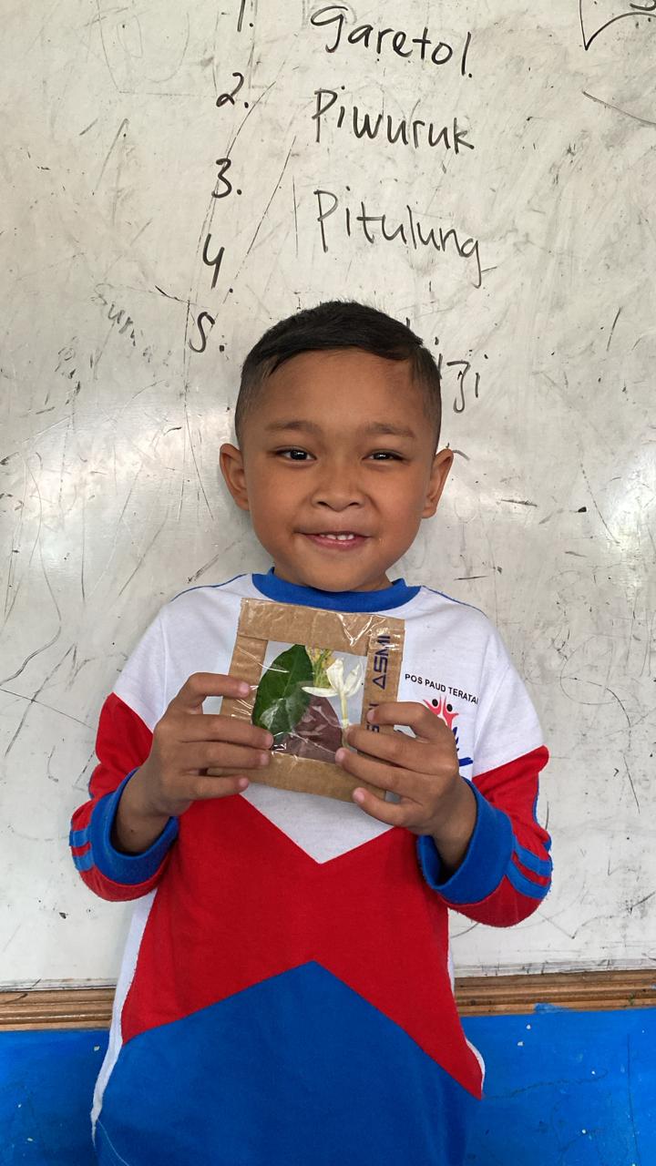 bingkai  bunga damar